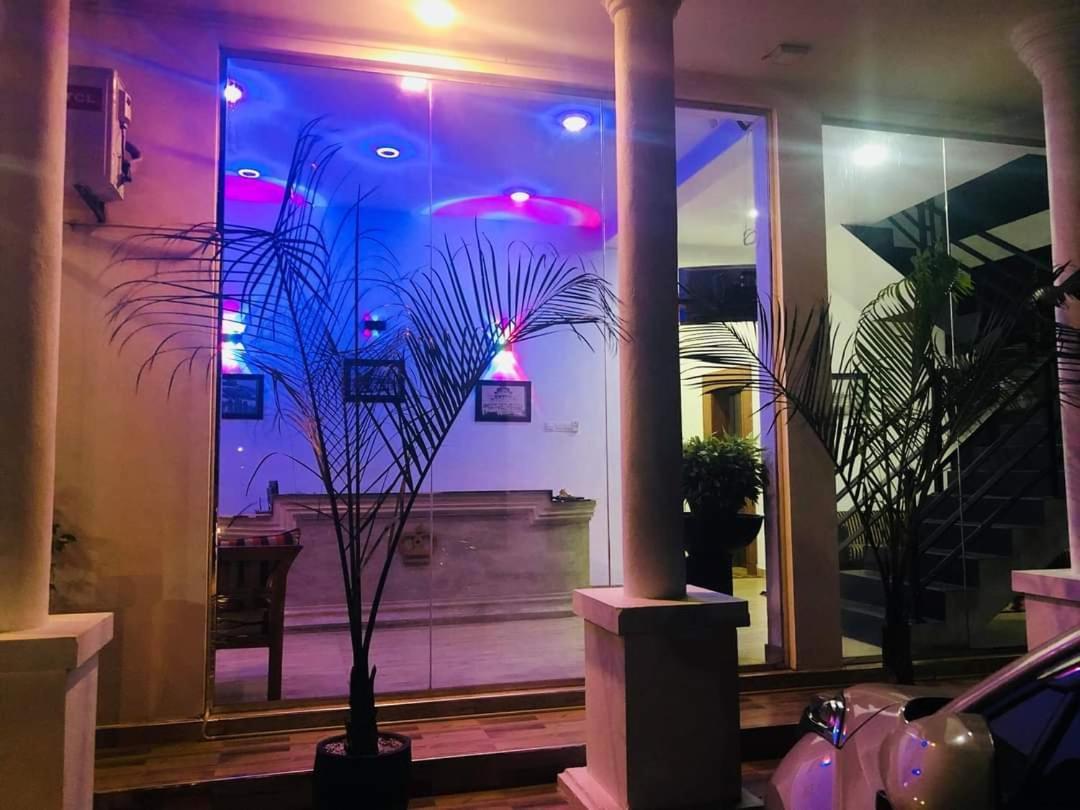 Kings Gate Airport Transit Hotel Катунаяка Экстерьер фото